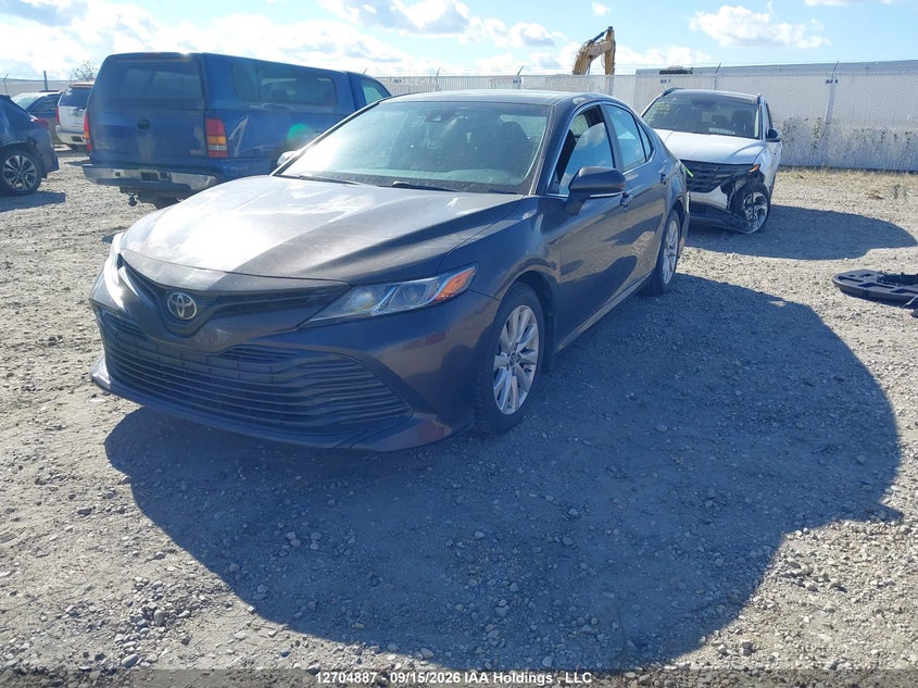 2018 Toyota Camry, Удар ззаду, IAAI, VIN 4T1B11HK6JU024987 — фото 2