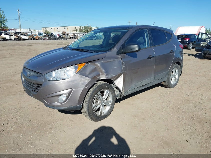 2013 Hyundai Tucson Gl, Left Front, IAAI, VIN KM8JTCAC4DU590266 — photo 2