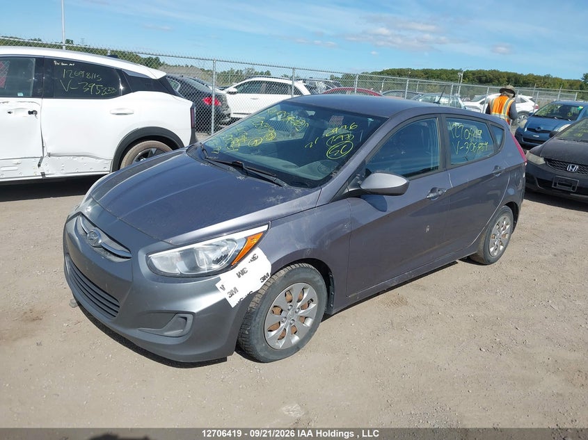 2017 Hyundai Accent, Благодійність, IAAI, VIN KMHCT5AE0HU306854 — фото 2