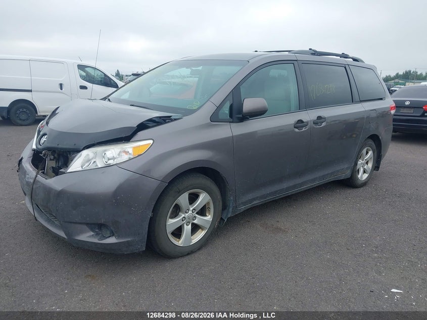 2013 Toyota Sienna, Front, IAAI, VIN 5TDZK3DCXDS344588 — photo 2