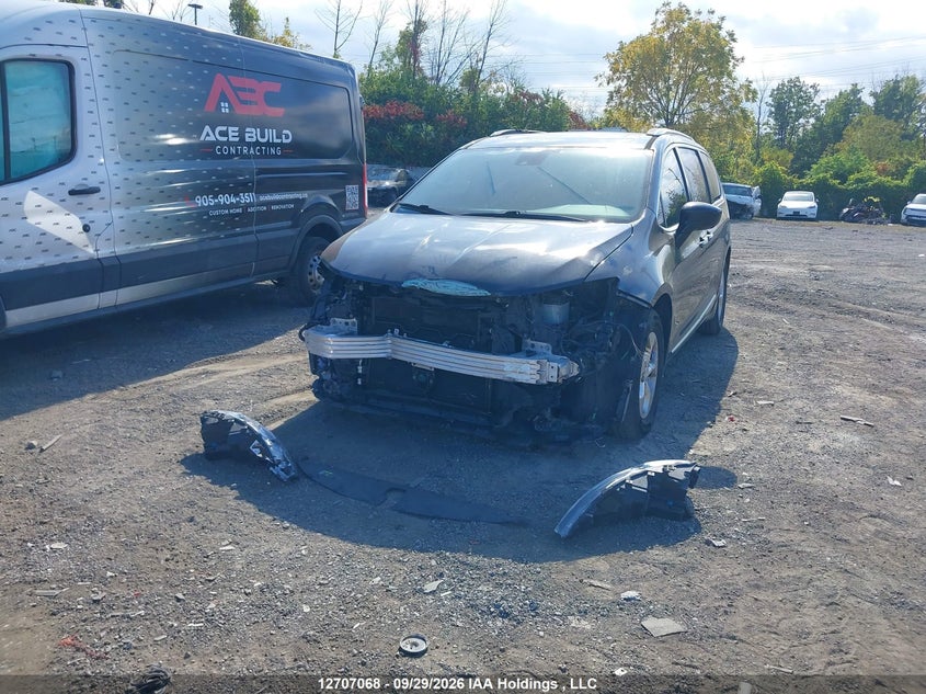 Vin: 2c4rc1eg4hr764235, lot: 3112990, chrysler pacifica 20172