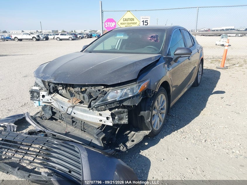 2018 Toyota Camry Le, Front, IAAI, VIN 4T1B31HK6JU503632 — photo 2