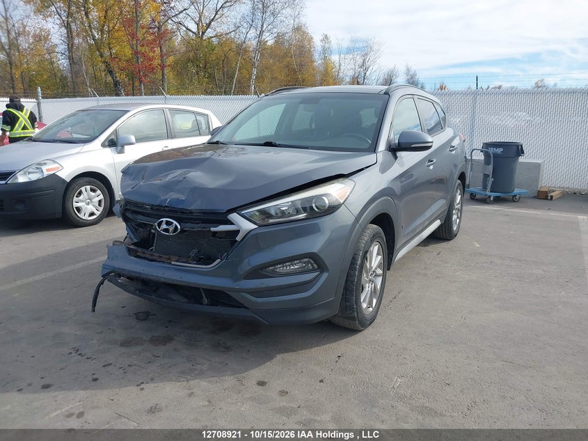 2017 Hyundai Tucson Limited/Sport And Eco/Se, Удар спереди, IAAI, VIN KM8J33A48HU583903 — фото 2