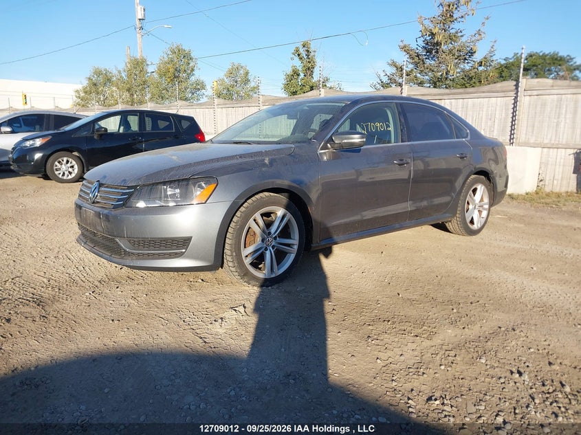 2013 Volkswagen Passat 2.5L Comfortline, Удар спереди, IAAI, VIN 1VWBH7A38DC131441 — фото 2
