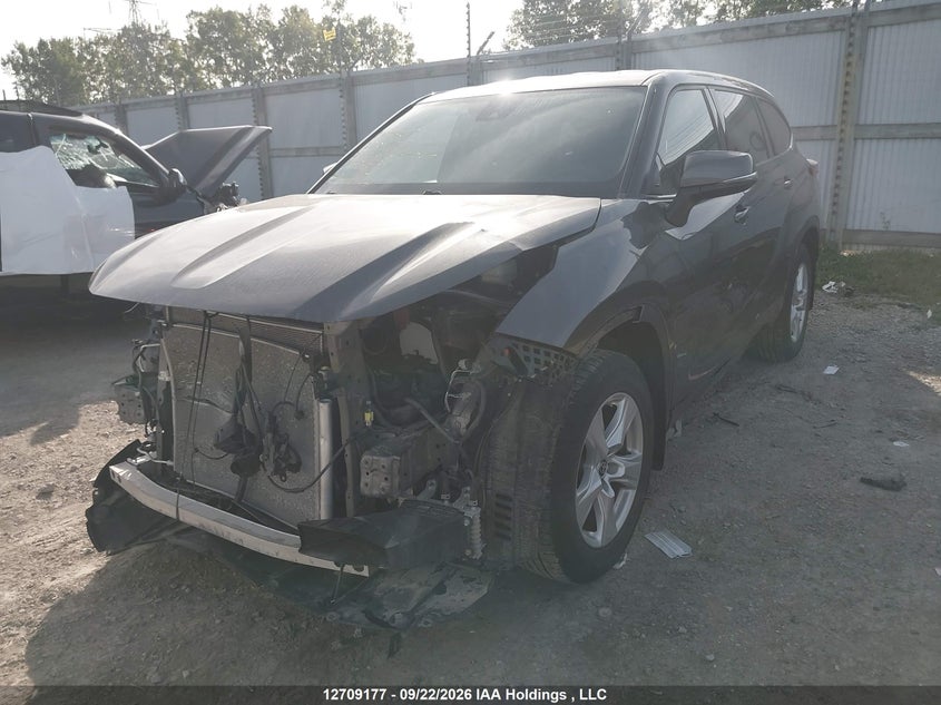 2022 Toyota Highlander, Front, IAAI, VIN 5TDBZRBH7NS574539 — photo 2