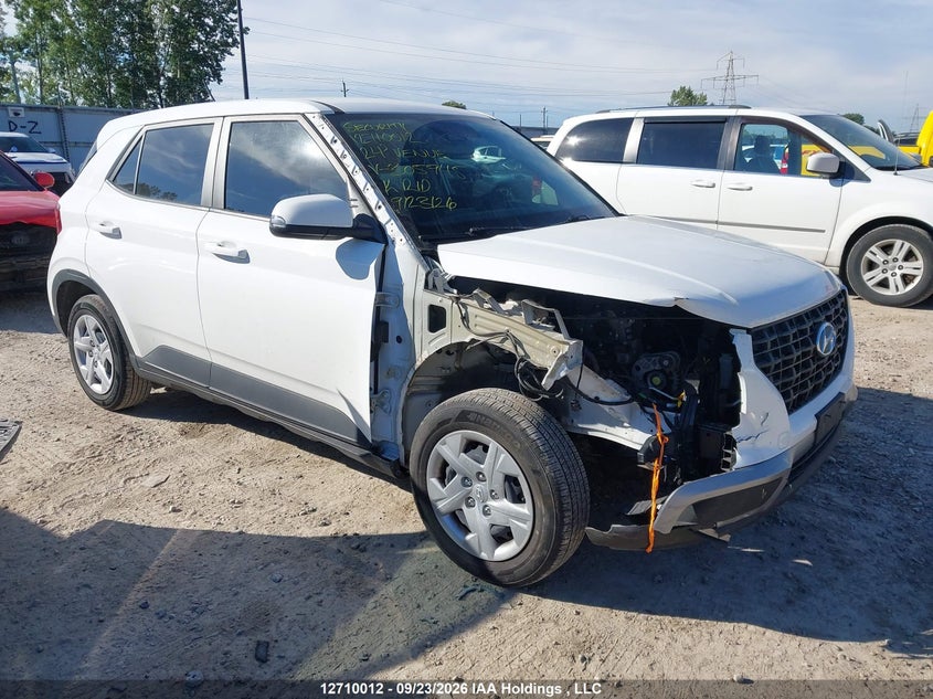 2024 Hyundai Venue Essential, Удар спереди, IAAI, VIN KMHRB8A30RU305945