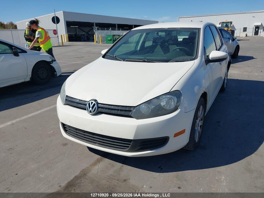 2013 Volkswagen Golf 2.5L Highline/Comfortline/Trendline/Wolfsburg Edition, Удар сзади, IAAI, VIN WVWDA7AJ9DW118744 — фото 2