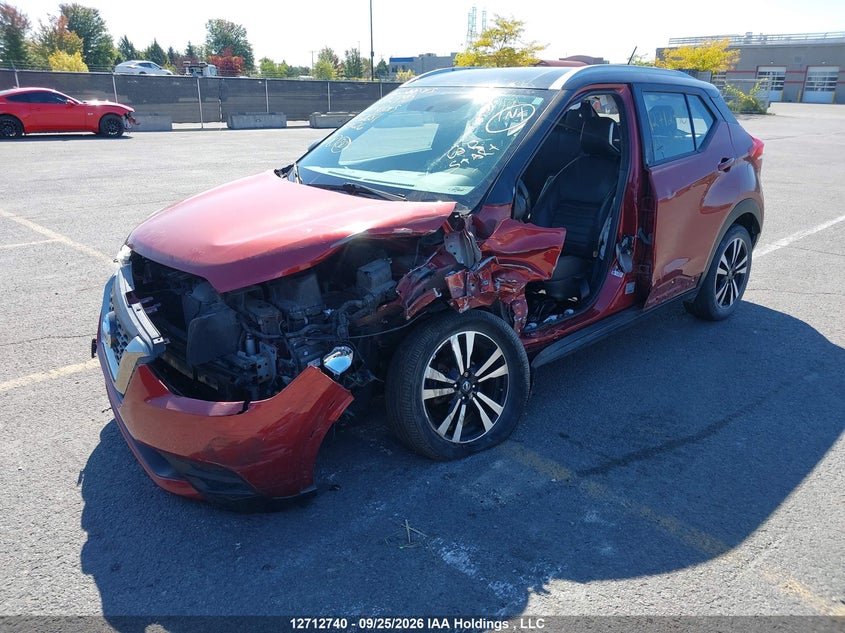 2019 Nissan Kicks Sr, Левый бок, IAAI, VIN 3N1CP5CU6KL552681 — фото 2
