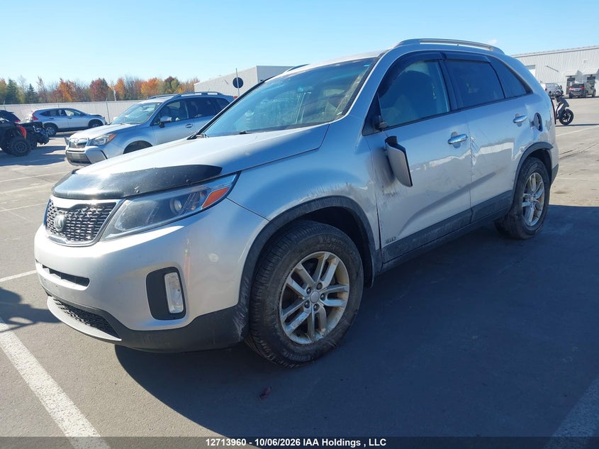 2015 Kia Sorento, Left Side, IAAI, VIN 5XYKTCA67FG576790 — photo 2