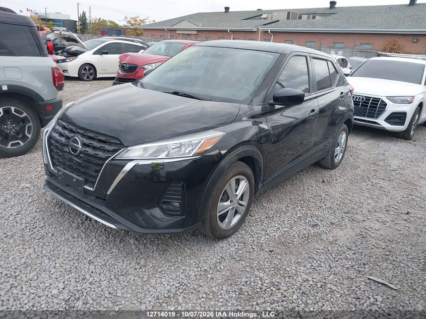 2021 Nissan Kicks S, Vandalized, IAAI, VIN 3N1CP5BV6ML555044 — photo 2