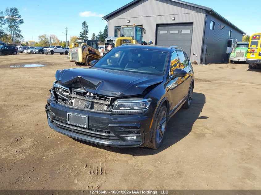 2021 Volkswagen Tiguan Highline, Front, IAAI, VIN 3VV4B7AX8MM056126 — photo 2