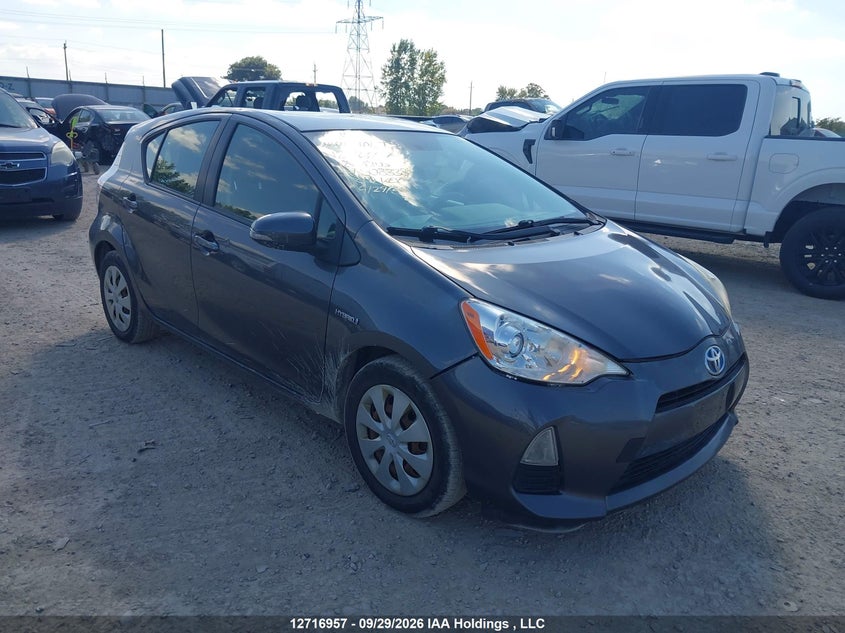 2012 Toyota Prius C, Удар сзади, IAAI, VIN JTDKDTB35C1508338