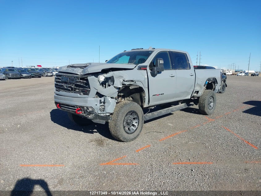 2025 GMC Sierra 3500Hd , Standard Bed, At4, 4Wd, Front, IAAI, VIN 1GT4UVEY8SF191099 — photo 2