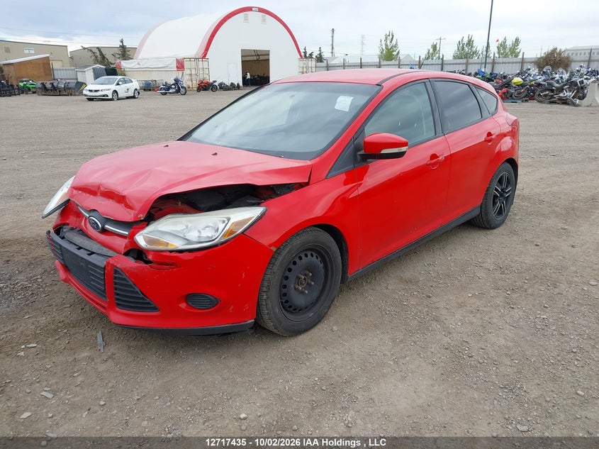 2014 Ford Focus Se, Front, IAAI, VIN 1FADP3K29EL100266 — photo 2