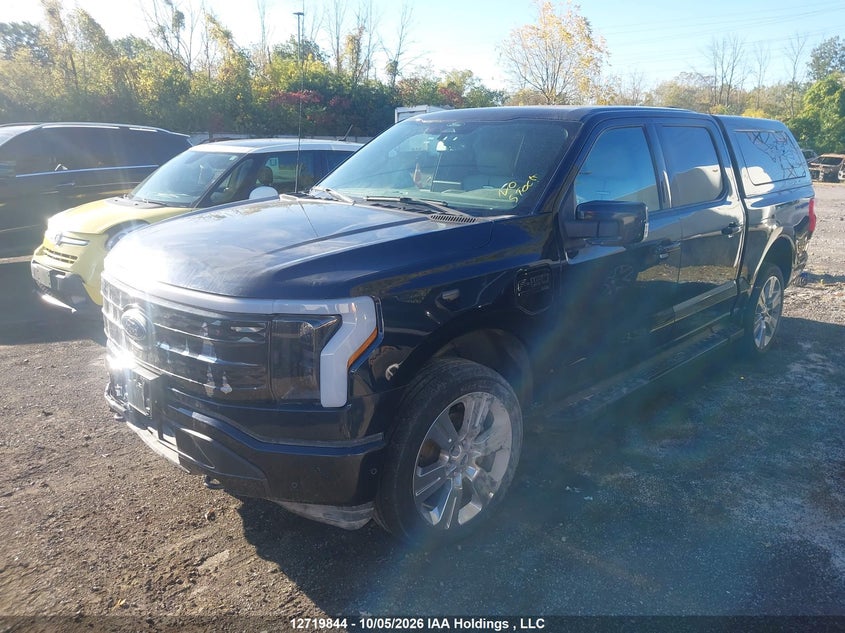 2022 Ford F-150 Lightning Platinum, Front, IAAI, VIN 1FT6W1EV6NWG03431 — photo 2