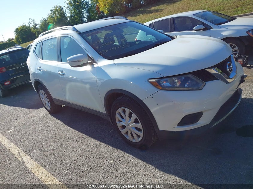 2015 Nissan Rogue S/Sv, Left Front, IAAI, VIN 5N1AT2MT3FC923426