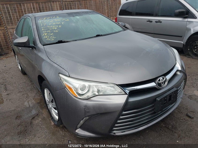 2017 Toyota Camry Le/Xle/Se/Xse, Удар спереди, IAAI, VIN 4T1BF1FK9HU750115