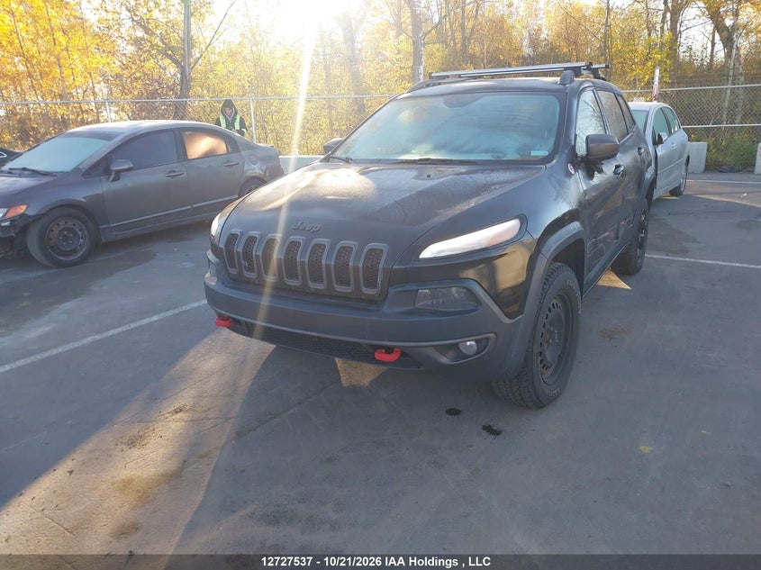 2016 Jeep Cherokee Trailhawk, Left Side, IAAI, VIN 1C4PJMBS8GW185276 — photo 2