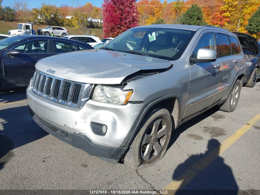 2011 Jeep Grand Cherokee Laredo, Front, IAAI, VIN 1J4RR4GG7BC501695 — photo 2