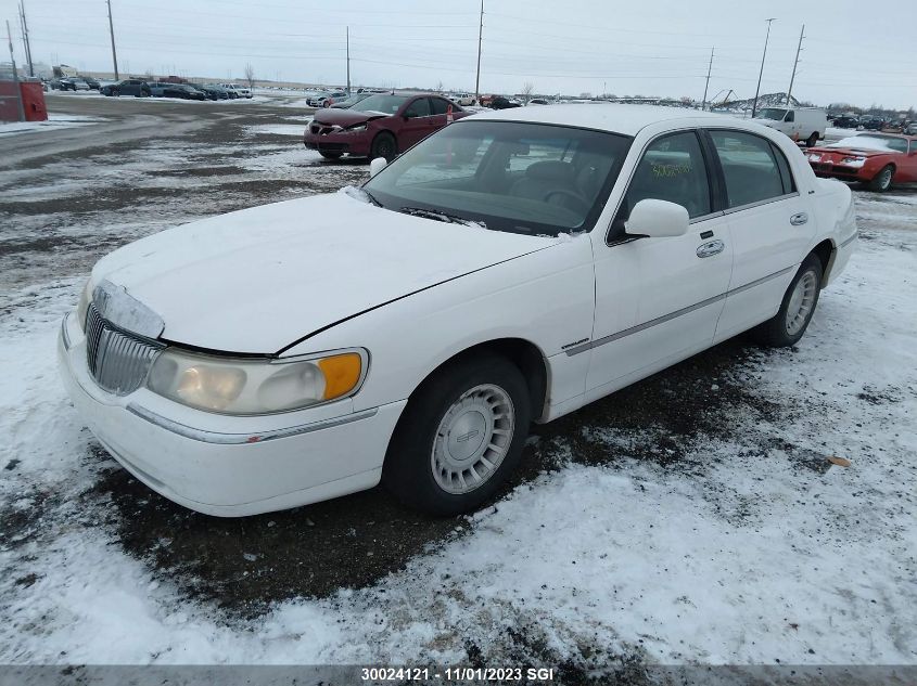 2000 Lincoln Town Car Executive VIN: 1LNHM81WXYY837520 Lot: 30024121