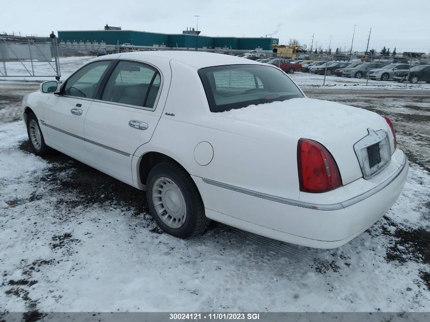 2000 Lincoln Town Car Executive VIN: 1LNHM81WXYY837520 Lot: 30024121