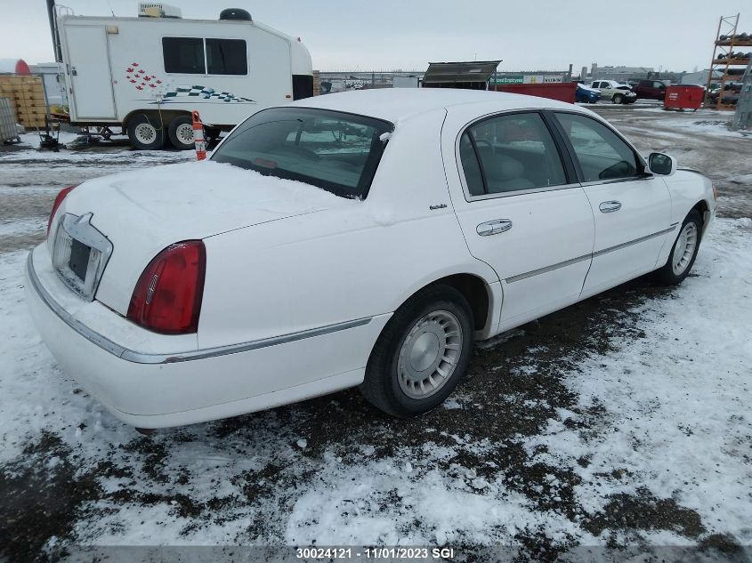 2000 Lincoln Town Car Executive VIN: 1LNHM81WXYY837520 Lot: 30024121