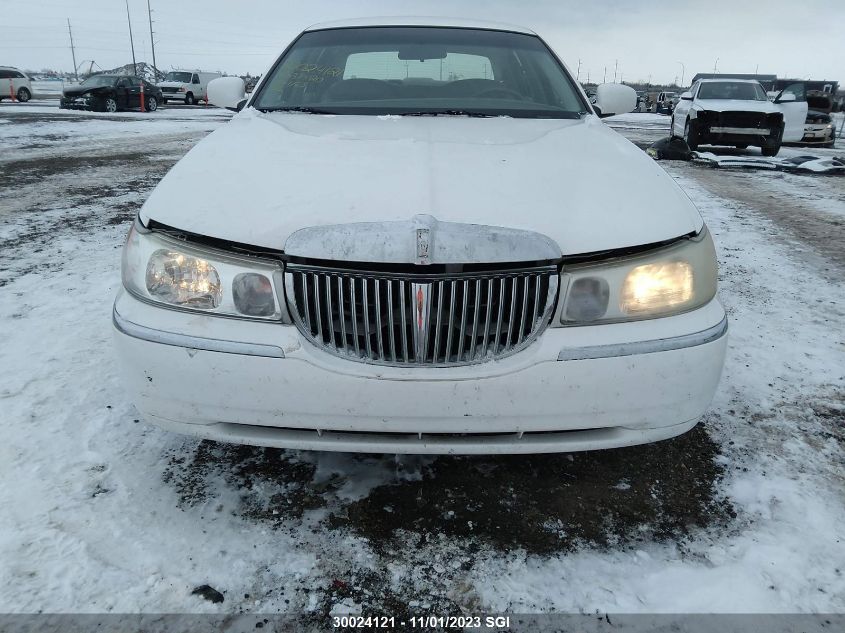 2000 Lincoln Town Car Executive VIN: 1LNHM81WXYY837520 Lot: 30024121