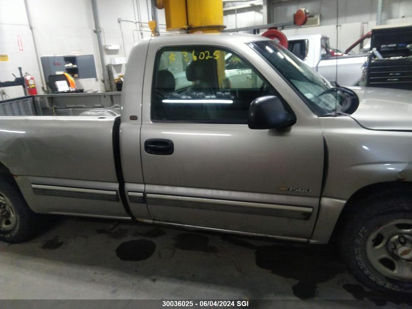 2000 Chevrolet Silverado C1500 VIN: 1GCEC14T1YE142301 Lot: 30036025