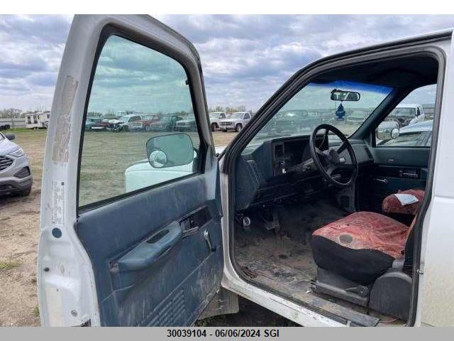 1993 Chevrolet Suburban C2500 VIN: 1GCGC26K1PJ364605 Lot: 30039104