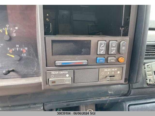 1993 Chevrolet Suburban C2500 VIN: 1GCGC26K1PJ364605 Lot: 30039104