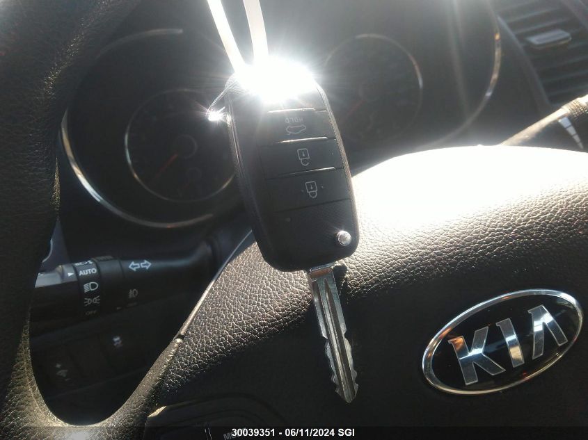 2017 Kia Forte Lx/S VIN: 3KPFL4A74HE105826 Lot: 30039351