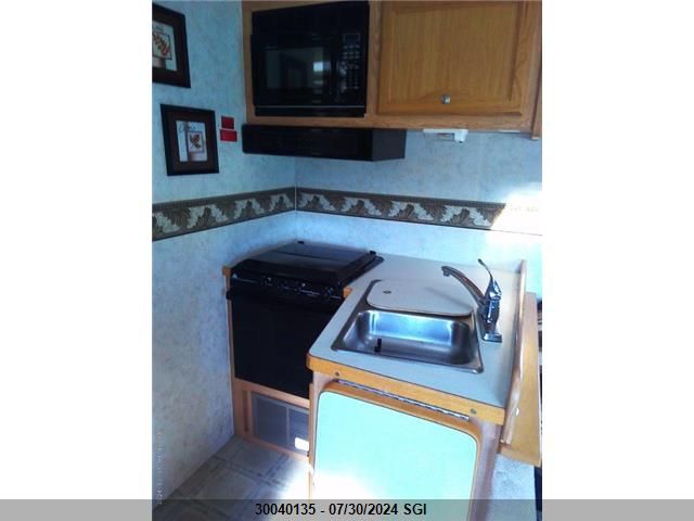 2003 Ford Econoline E450 Super Duty Cutwy Van VIN: 1FDXE45S13HA58640 Lot: 30040135