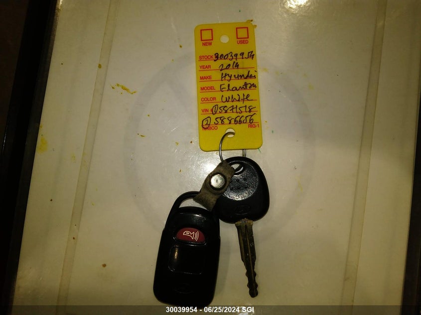 2014 Hyundai Elantra Se/Sport/Limited VIN: 5NPDH4AE2EH527995 Lot: 30039954