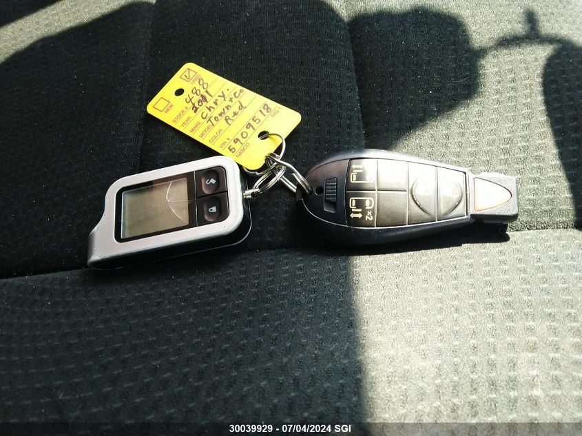 2011 Chrysler Town & Country Touring VIN: 2A4RR5DG1BR727247 Lot: 30039929