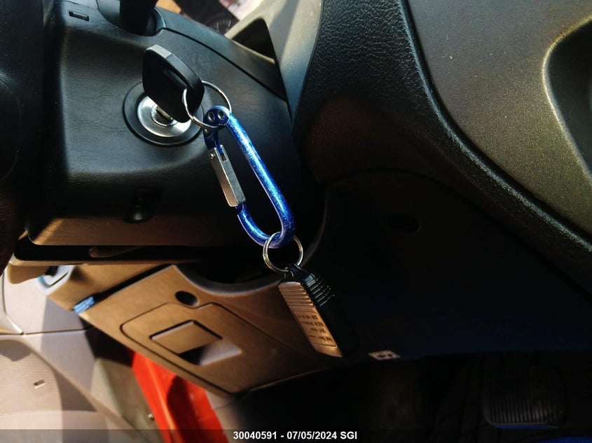 2005 Ford Focus Zx5 VIN: 3FAFP37N75R110131 Lot: 30040591