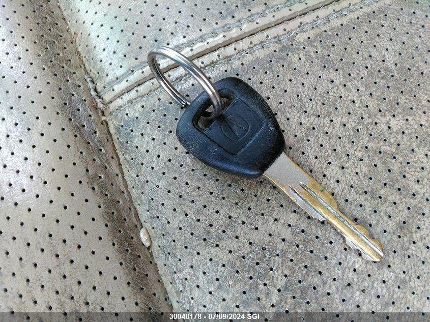 2004 Acura 1.7El Premium VIN: 2HHES36824H002474 Lot: 30040178