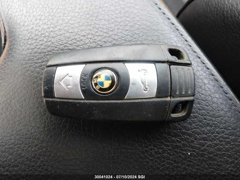 2006 BMW 330 Xi VIN: WBAVD33566KV64703 Lot: 30041024