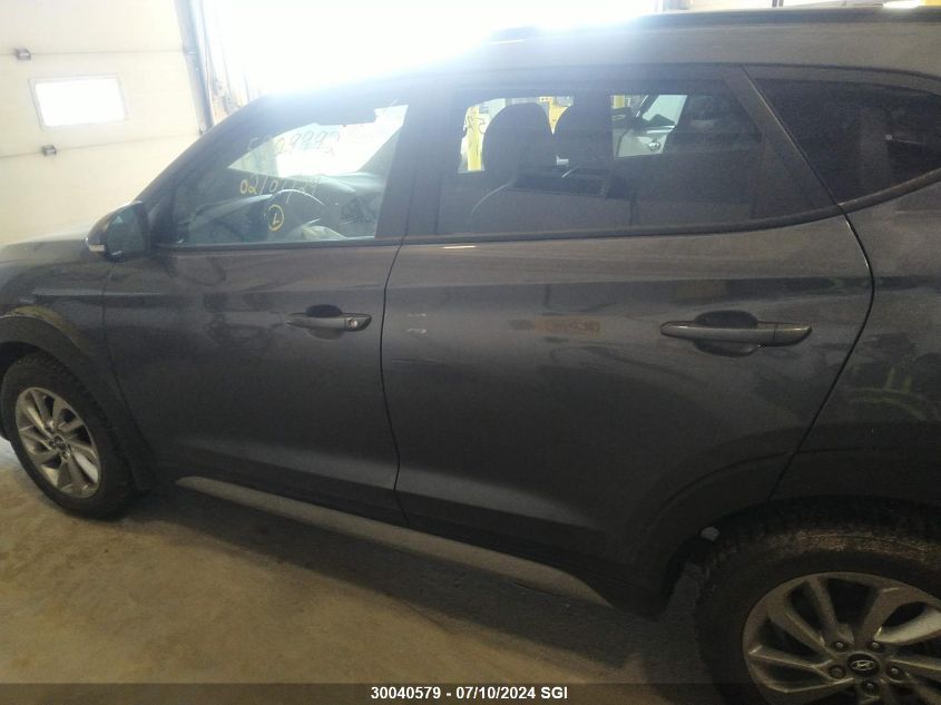 2017 Hyundai Tucson Limited/Sport And Eco/Se VIN: KM8J33A44HU411853 Lot: 30040579