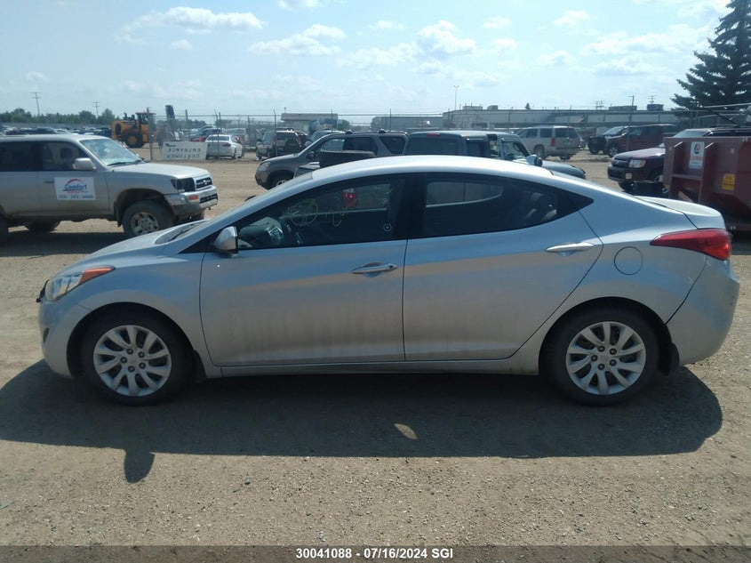 2013 Hyundai Elantra Gls/Limited VIN: 5NPDH4AE7DH240084 Lot: 30041088