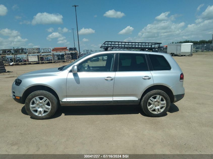 WVGCM67L54D021439 2004 Volkswagen Touareg 4.2