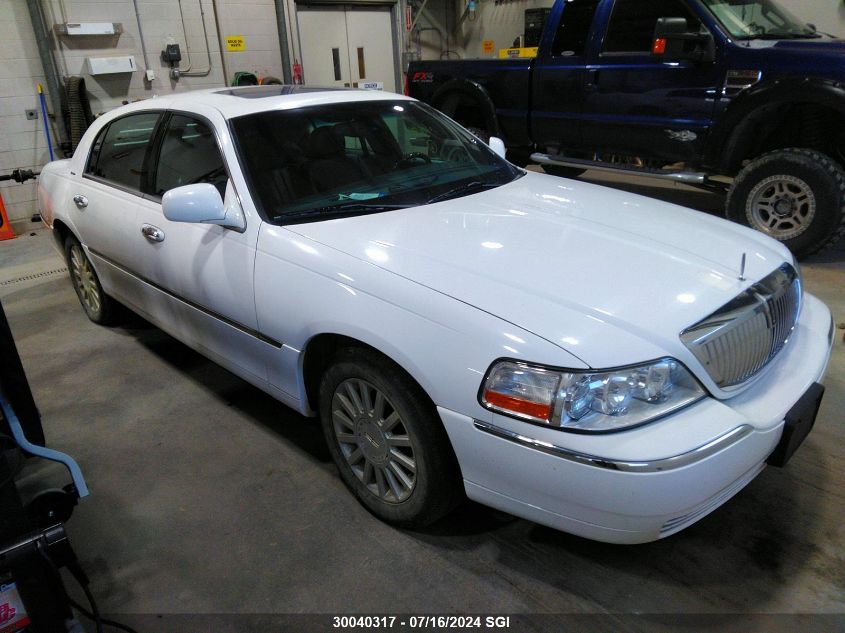 2003 Lincoln Town Car Signature VIN: 1LNHM82W63Y662593 Lot: 30040317