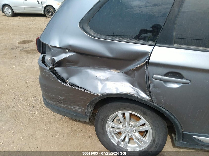 2018 Mitsubishi Outlander Es VIN: JA4AZ2A39JJ601038 Lot: 30041083