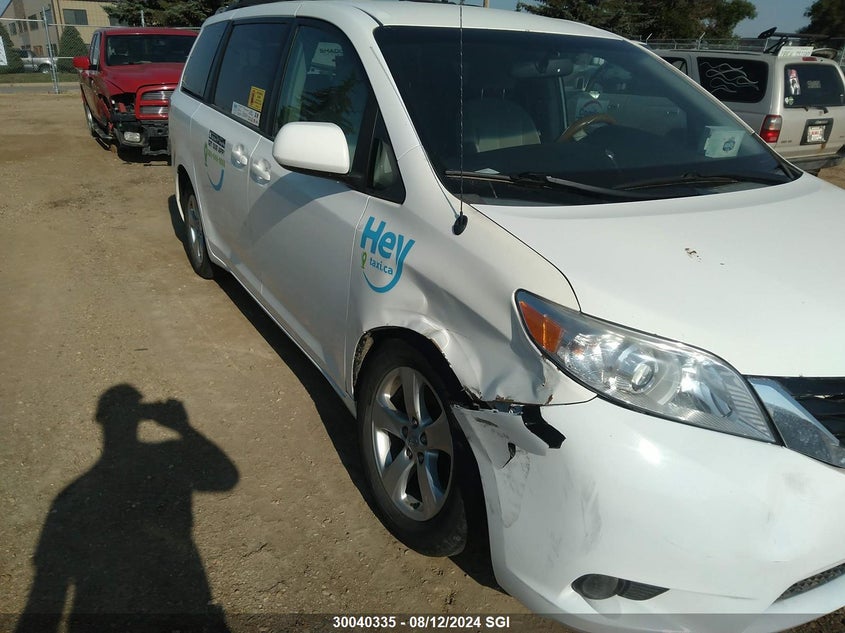2014 Toyota Sienna Le VIN: 5TDKK3DC6ES440172 Lot: 30040335