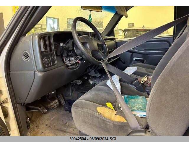 2005 GMC Sierra K2500 Heavy Duty VIN: 1GTHK29U15E145282 Lot: 30042504