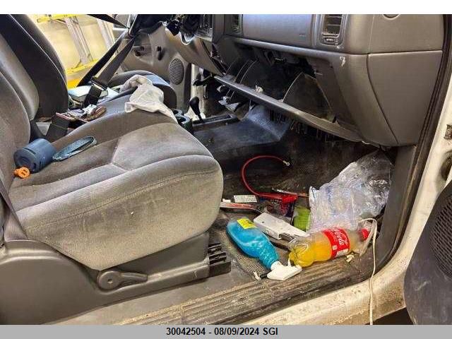 2005 GMC Sierra K2500 Heavy Duty VIN: 1GTHK29U15E145282 Lot: 30042504