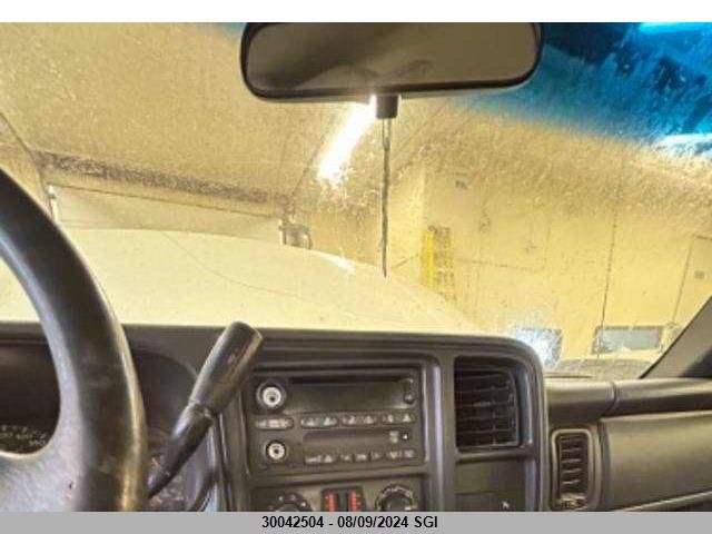 2005 GMC Sierra K2500 Heavy Duty VIN: 1GTHK29U15E145282 Lot: 30042504