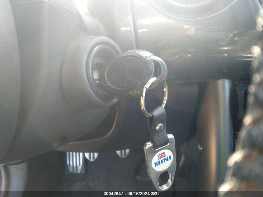 2005 Mini Cooper S VIN: WMWRH33495TF81049 Lot: 30042647
