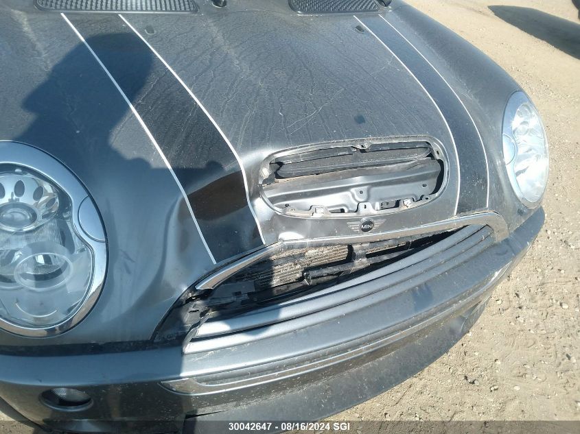 2005 Mini Cooper S VIN: WMWRH33495TF81049 Lot: 30042647