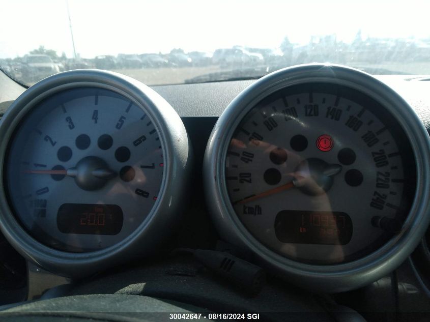 2005 Mini Cooper S VIN: WMWRH33495TF81049 Lot: 30042647