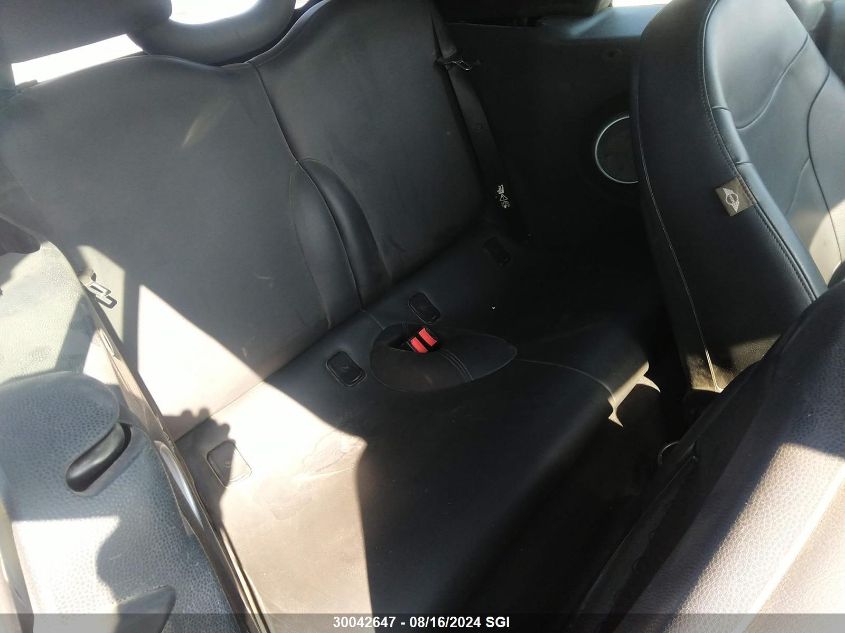 2005 Mini Cooper S VIN: WMWRH33495TF81049 Lot: 30042647